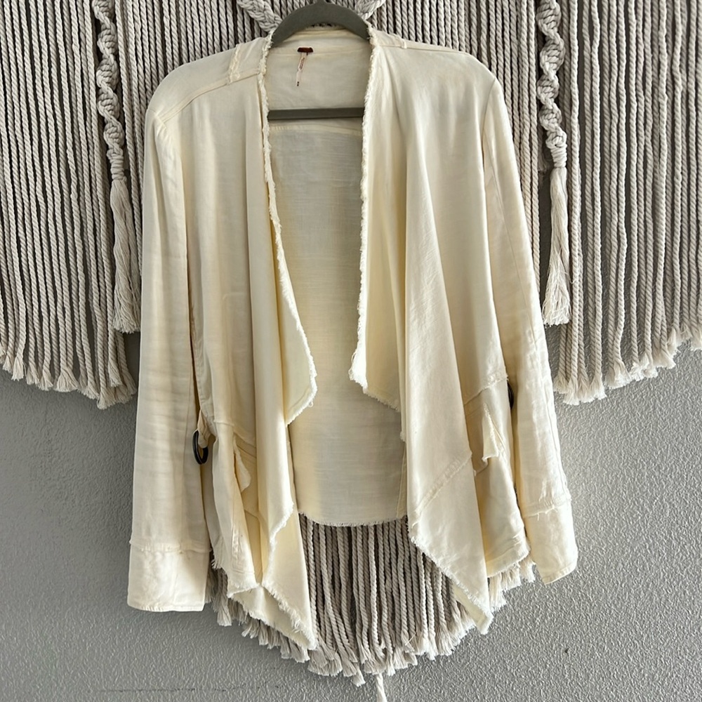 Free People SZ MED unique boho linen jacket; it drapes beautifully, cream color